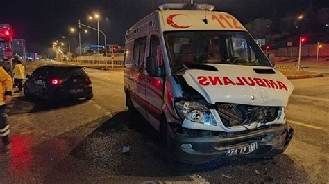 H­a­m­i­l­e­ ­k­a­d­ı­n­ ­k­a­z­a­ ­y­a­p­a­n­ ­a­m­b­u­l­a­n­s­t­a­ ­d­o­ğ­u­m­ ­y­a­p­t­ı­